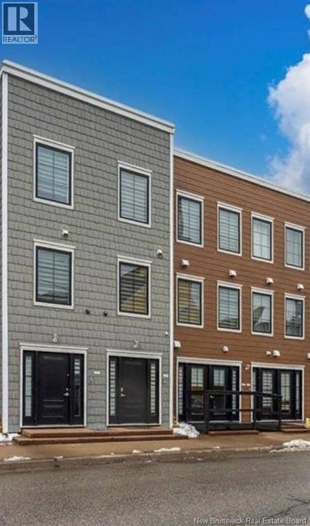 135 Waterloo Street — photo 1 of 25