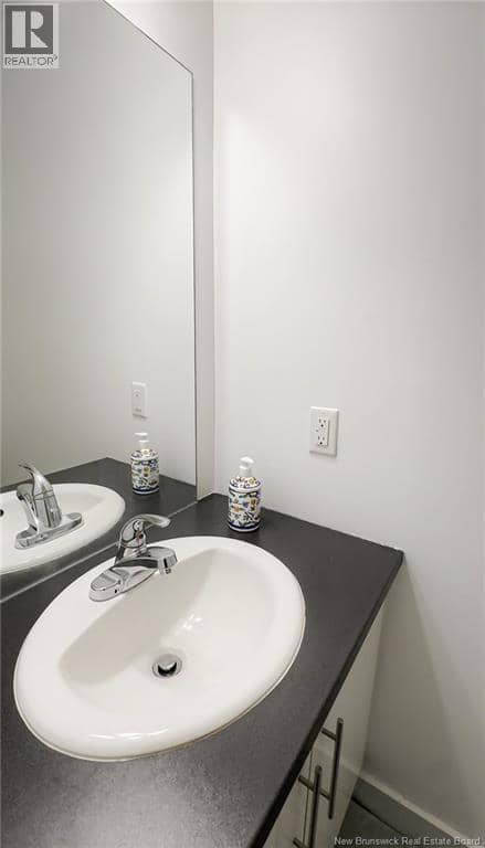 135 Waterloo Street — photo 12 of 25