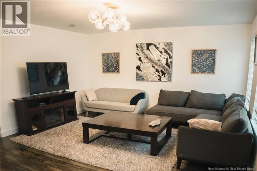 135 Waterloo Street — photo 2 of 25