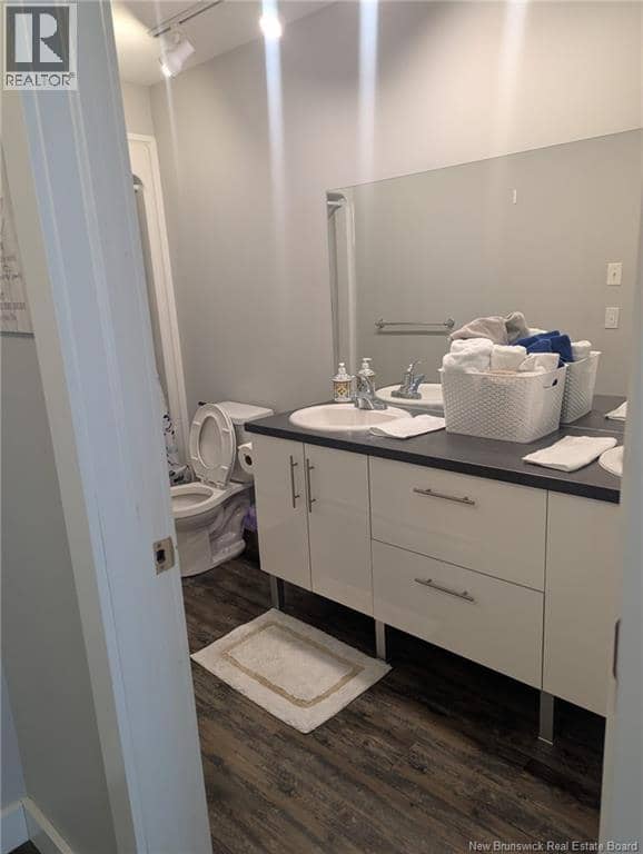 135 Waterloo Street — photo 20 of 25