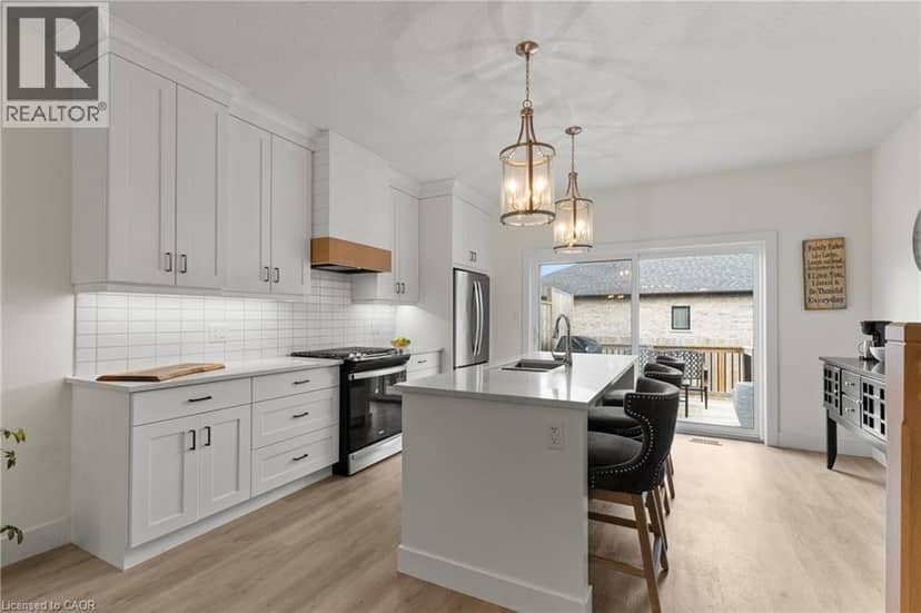 744 NELSON Street W Unit# 31 — photo 13 of 40