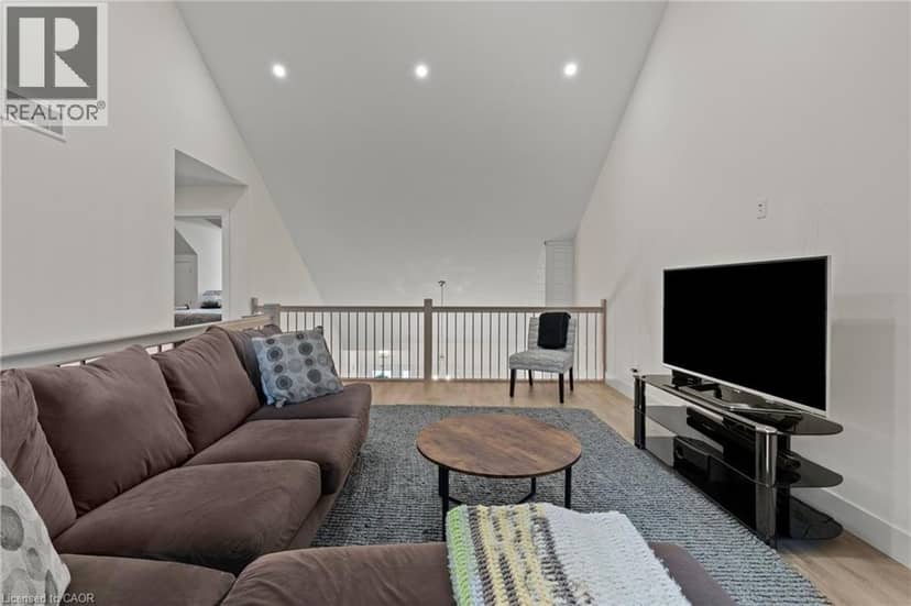 744 NELSON Street W Unit# 31 — photo 26 of 40