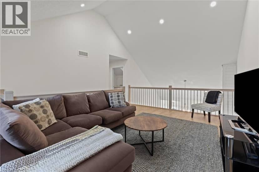 744 NELSON Street W Unit# 31 — photo 27 of 40