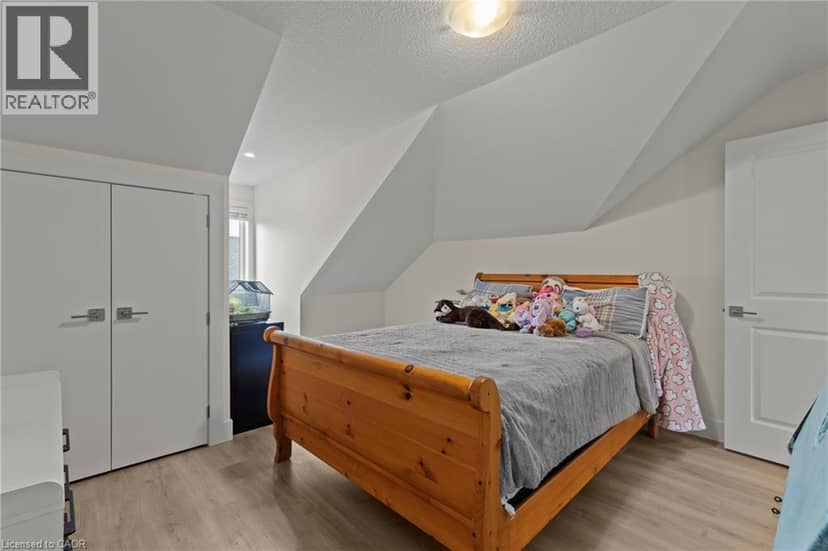 744 NELSON Street W Unit# 31 — photo 29 of 40