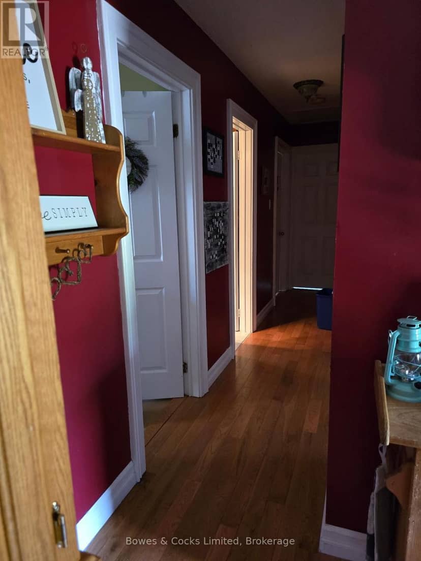 33 Maple Grove Road — photo 11 of 17