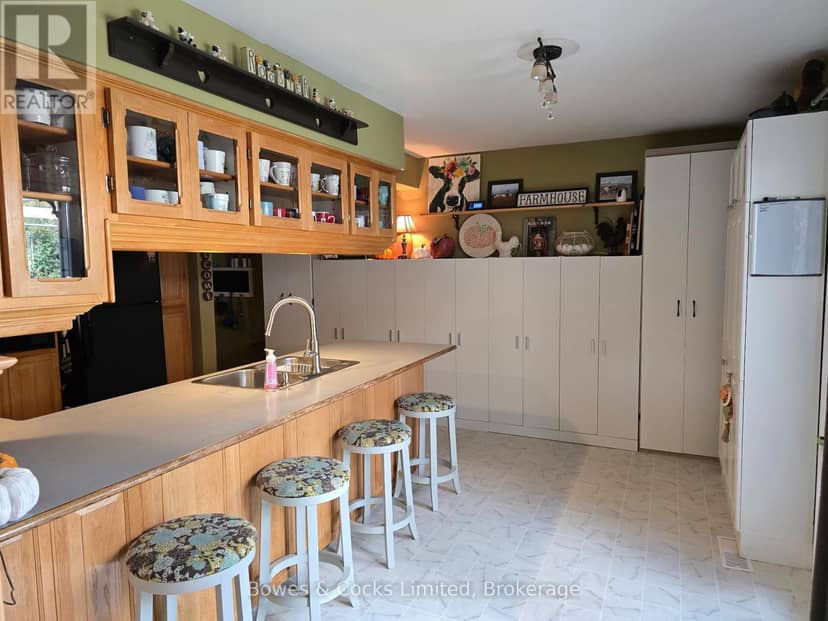 33 Maple Grove Road — photo 9 of 17