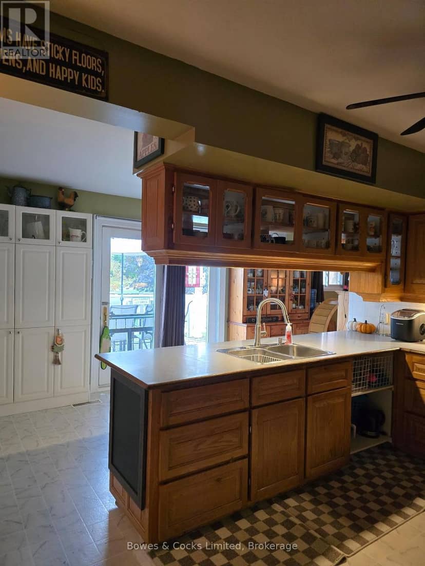 33 Maple Grove Road — photo 10 of 17