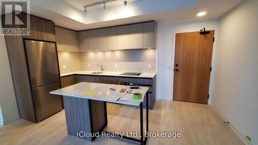 210 - 7950 Bathurst Street — photo 1 of 17