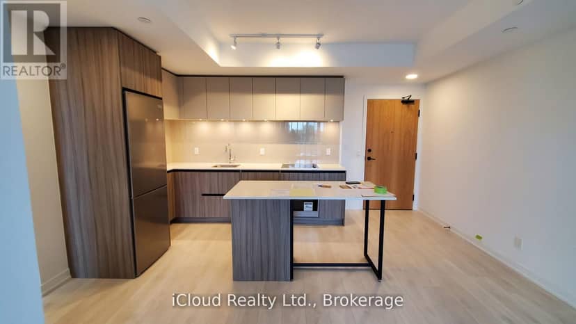 210 - 7950 Bathurst Street — photo 2 of 17