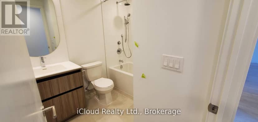 210 - 7950 Bathurst Street — photo 4 of 17
