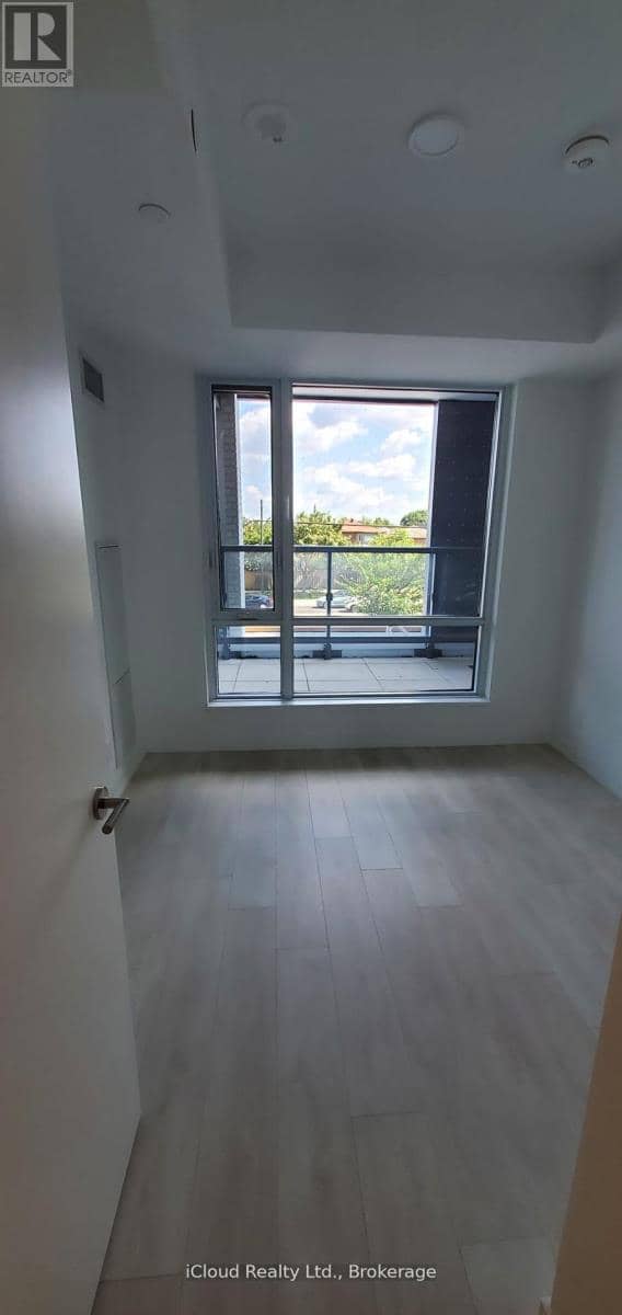 210 - 7950 Bathurst Street — photo 8 of 17