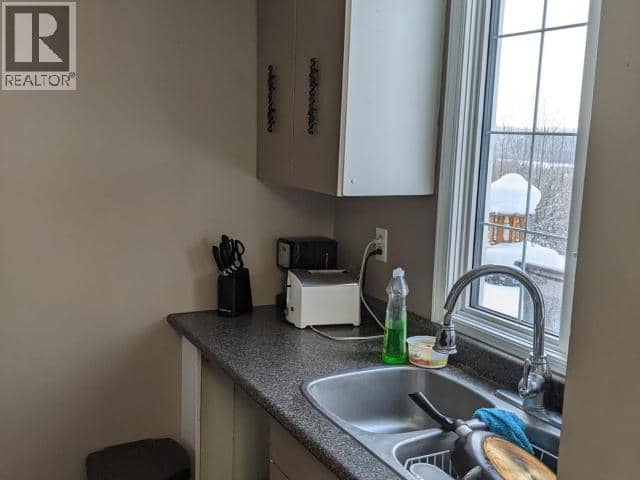 148 & 150 Dawson Drive — photo 13 of 37