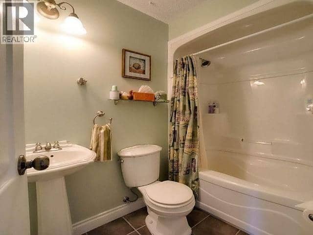 148 & 150 Dawson Drive — photo 27 of 37