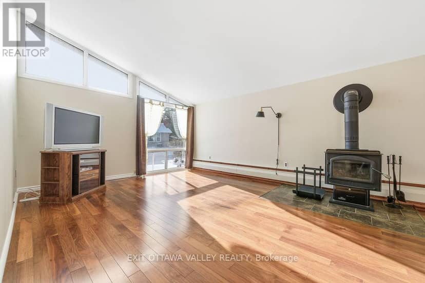 3 Newton Crescent — photo 11 of 40