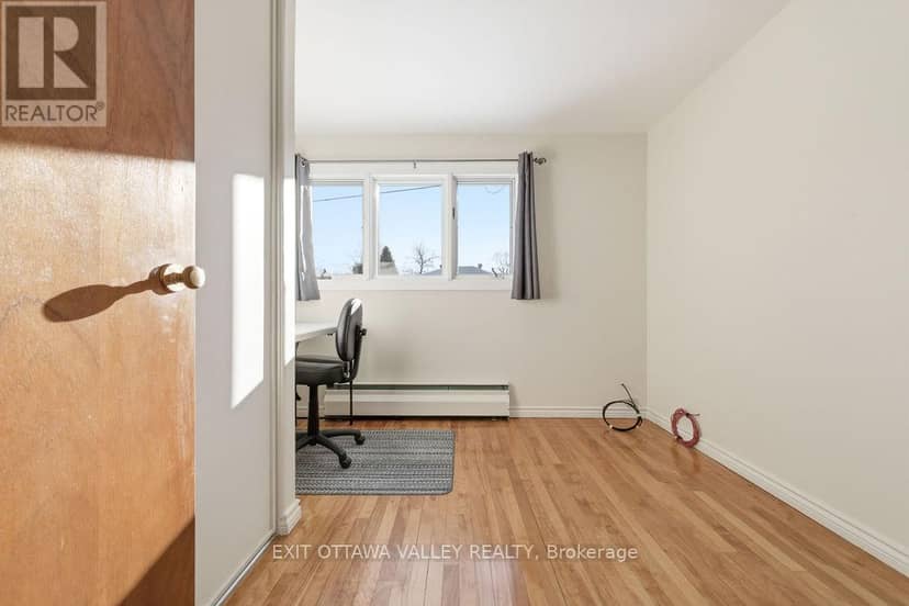3 Newton Crescent — photo 17 of 40