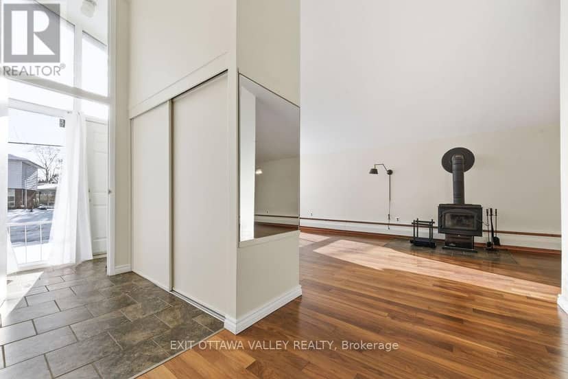 3 Newton Crescent — photo 6 of 40