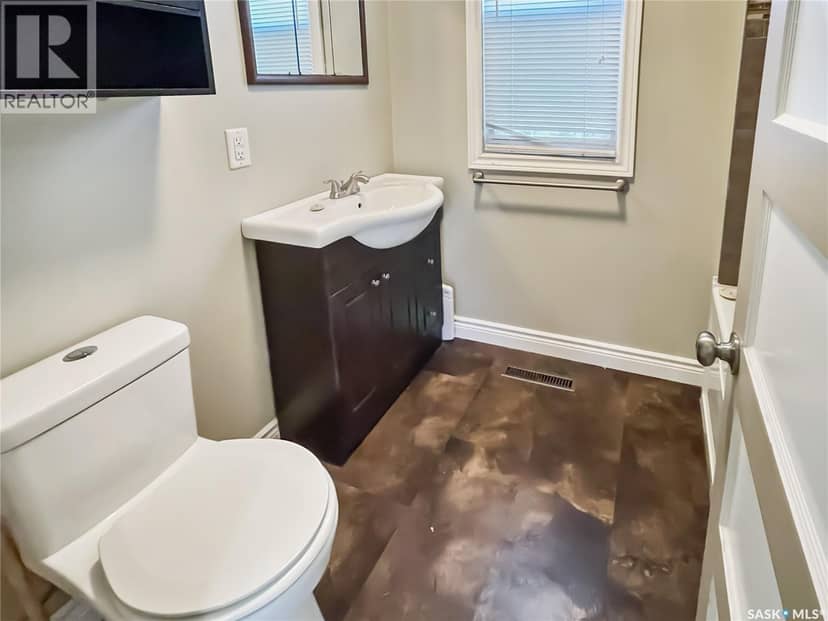 365 3rd AVENUE NE — photo 11 of 23