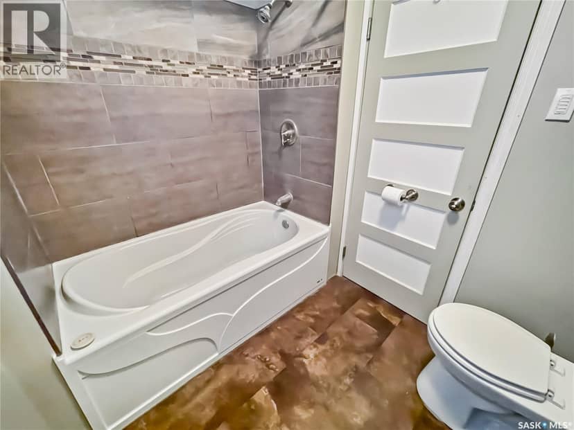 365 3rd AVENUE NE — photo 12 of 23
