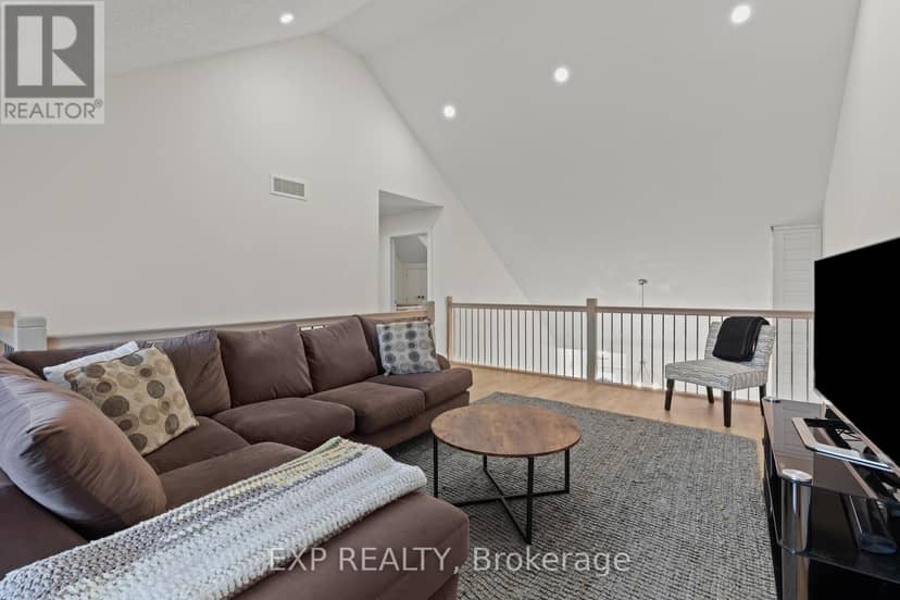 31 - 744 Nelson Street W — photo 29 of 40