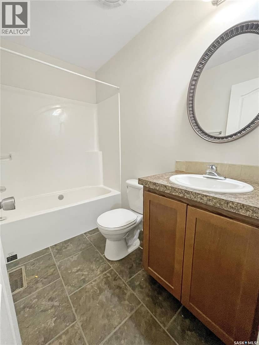 B 8470 Howard AVENUE — photo 9 of 12