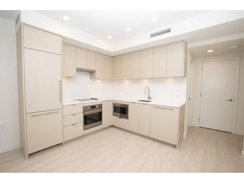 2206 13675 107A AVENUE, Surrey