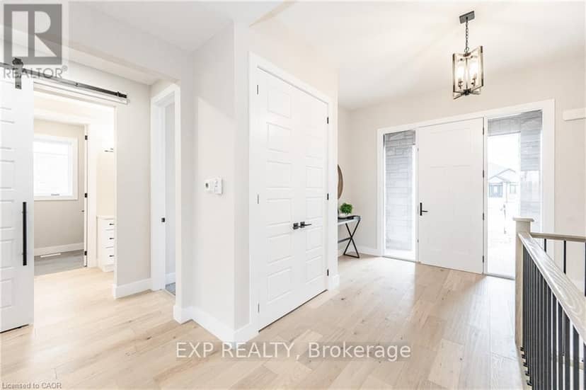 1050 Walton Avenue — photo 5 of 40