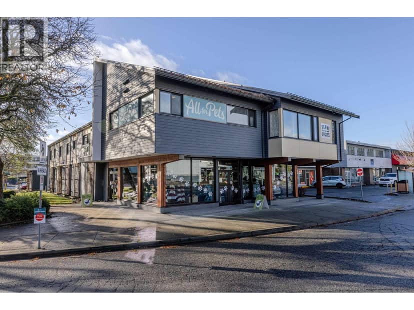 5641 COWRIE STREET, Sechelt