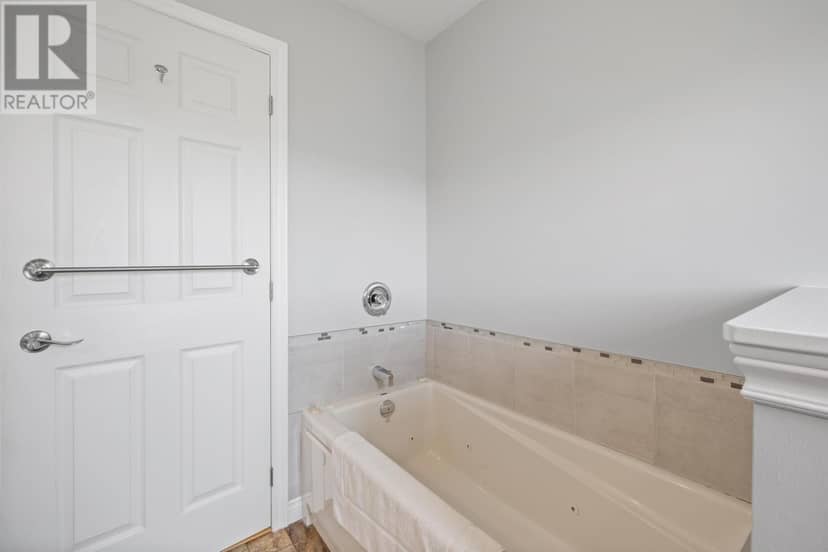 31 Sanford Lane — photo 18 of 40