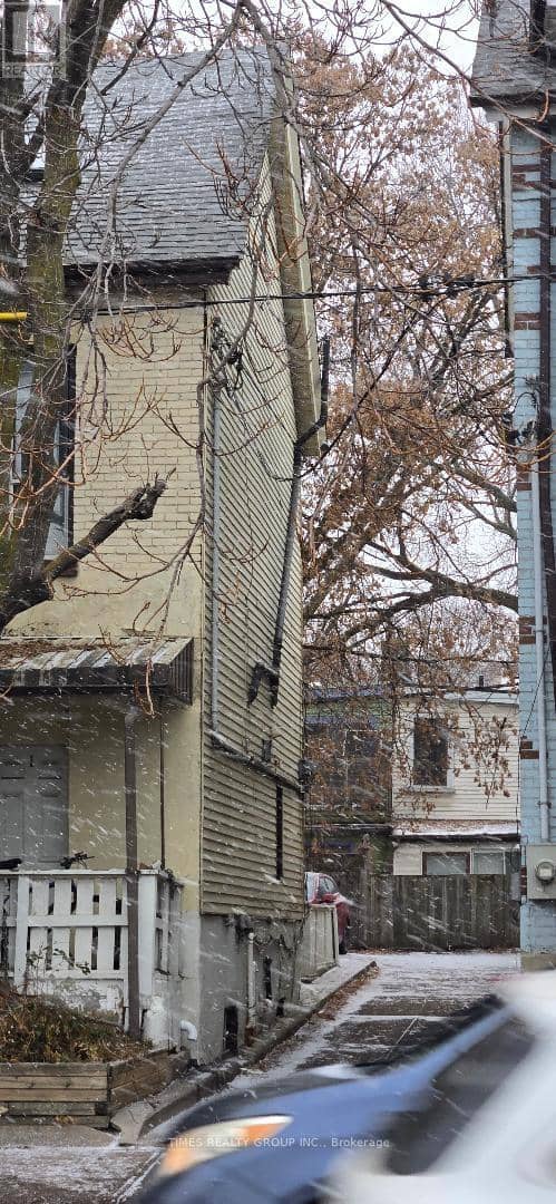 930 Dundas Street E — photo 3 of 4