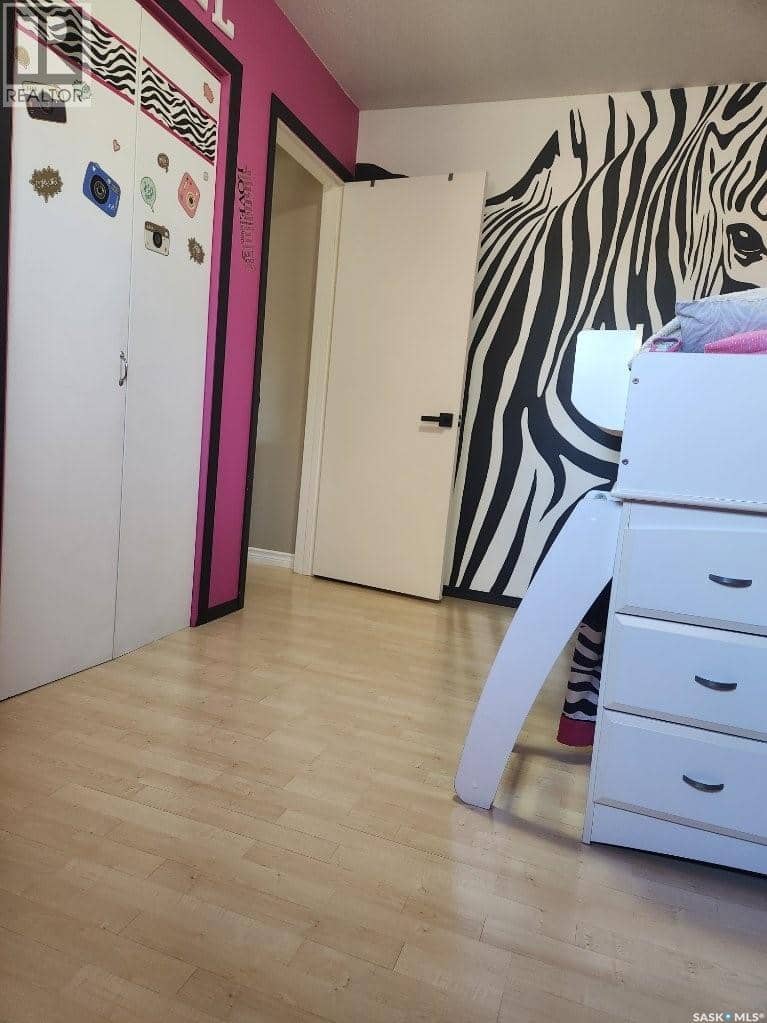 706 Grey AVENUE — photo 17 of 40