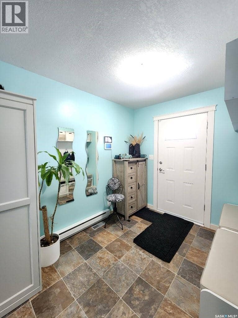 706 Grey AVENUE, Grenfell, photo 2