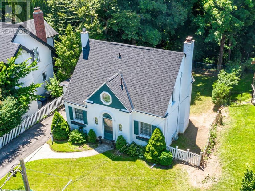 61 Highland Crescent — photo 3 of 10