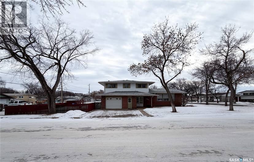 594 5th STREET W — photo 1 of 40