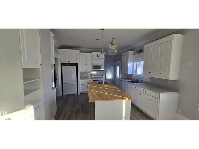 5023 53 ST — photo 15 of 27