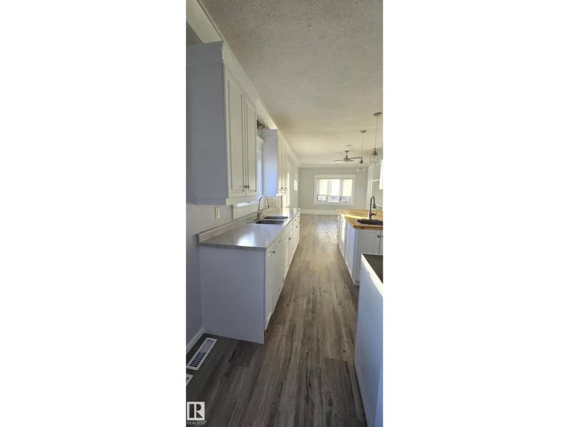 5023 53 ST — photo 21 of 27