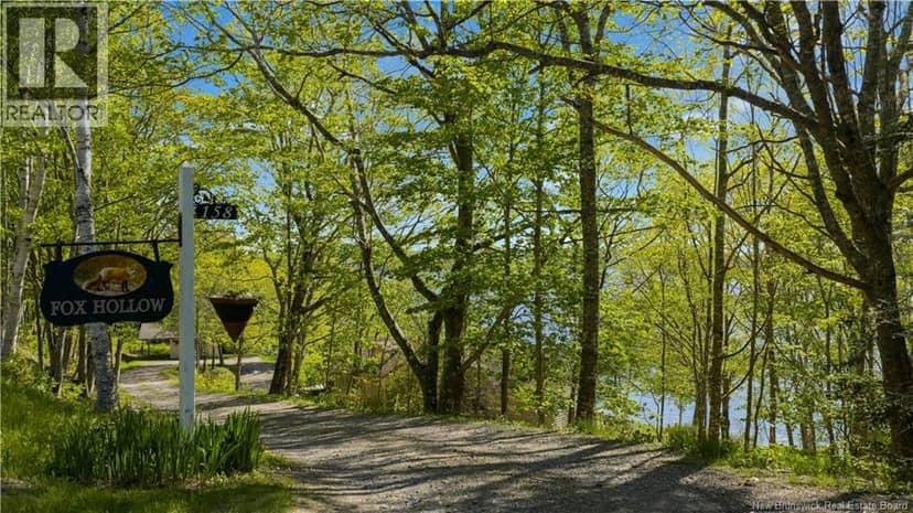 158 Hills Point Road, Oak Bay, photo 2