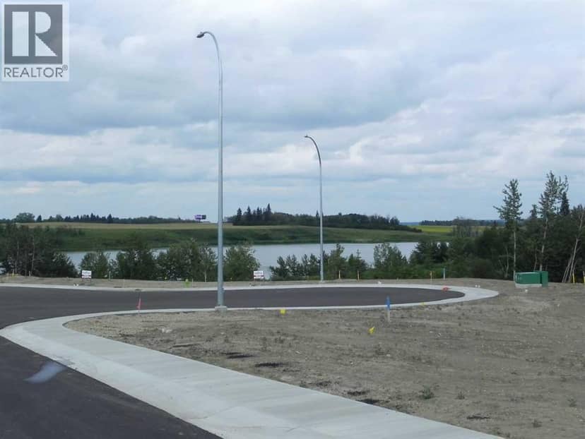 30 Henner's Place, Lacombe, photo 2