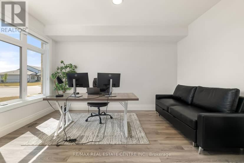 218 Beasley Crescent — photo 5 of 40