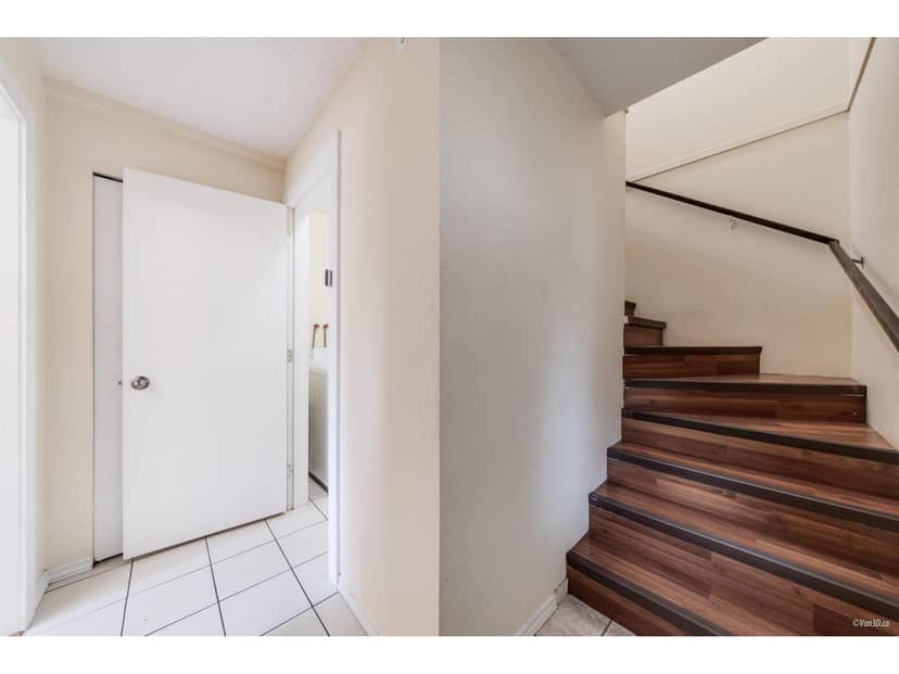 9687 131 STREET, Surrey, photo 3