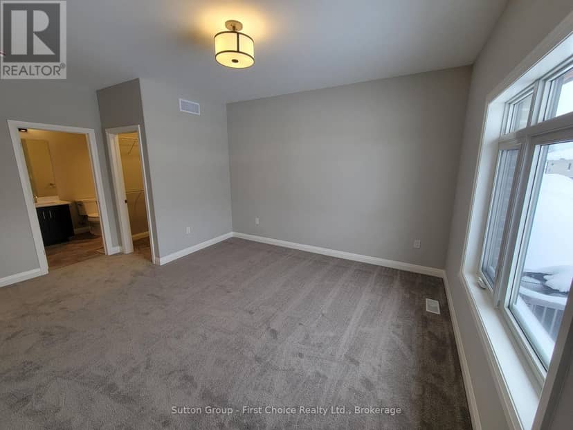 119 Rowe Avenue — photo 9 of 13