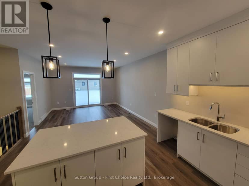 119 Rowe Avenue, South Huron, photo 4