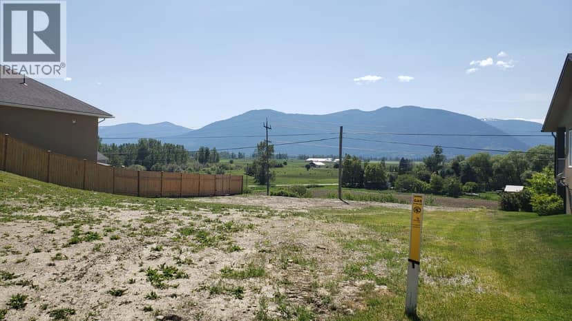 909 Selkirk Drive, Creston, photo 2