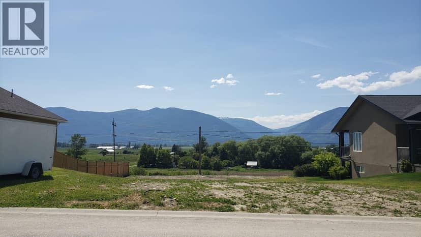909 Selkirk Drive, Creston, photo 3