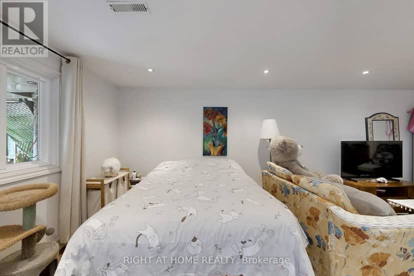 52 Breckonwood Crescent — photo 39 of 40