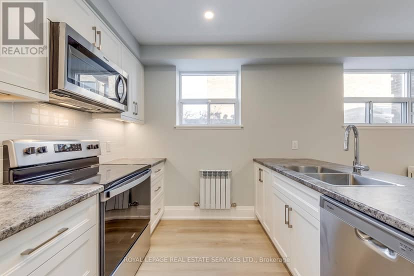 322 Lakeshore Road W — photo 9 of 37