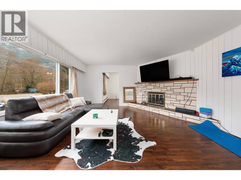 38850 BUCKLEY AVENUE, Squamish