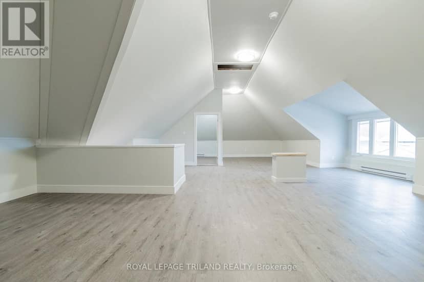 11 Goshen Street N, Bluewater, photo 2