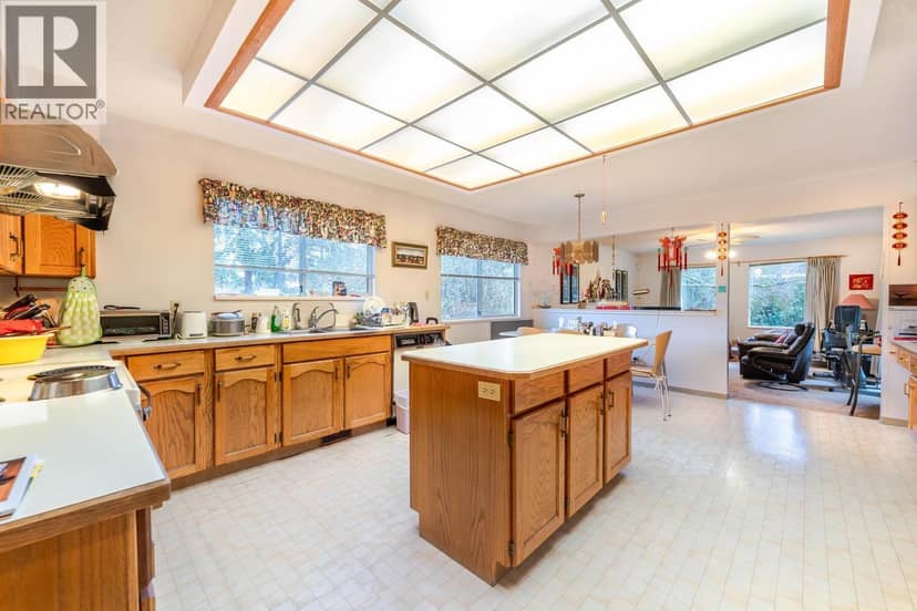 7660 Bridge Street — photo 11 of 26