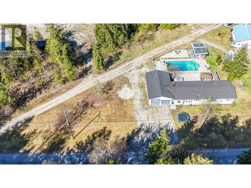 1740 Illecillewaet Road, Revelstoke