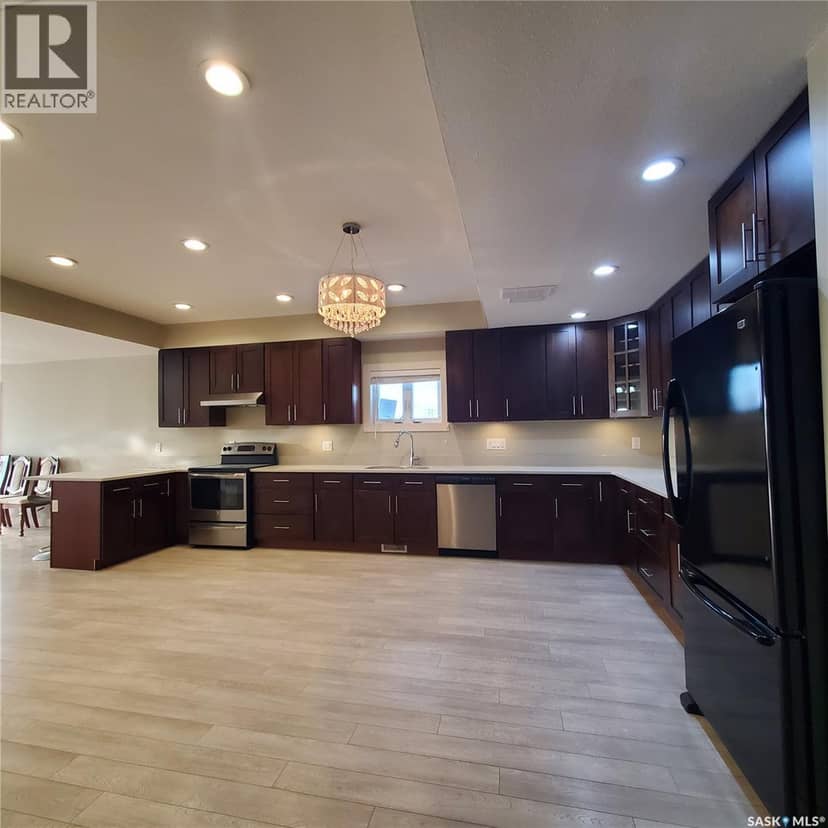 28 1703 Patrick CRESCENT — photo 10 of 30